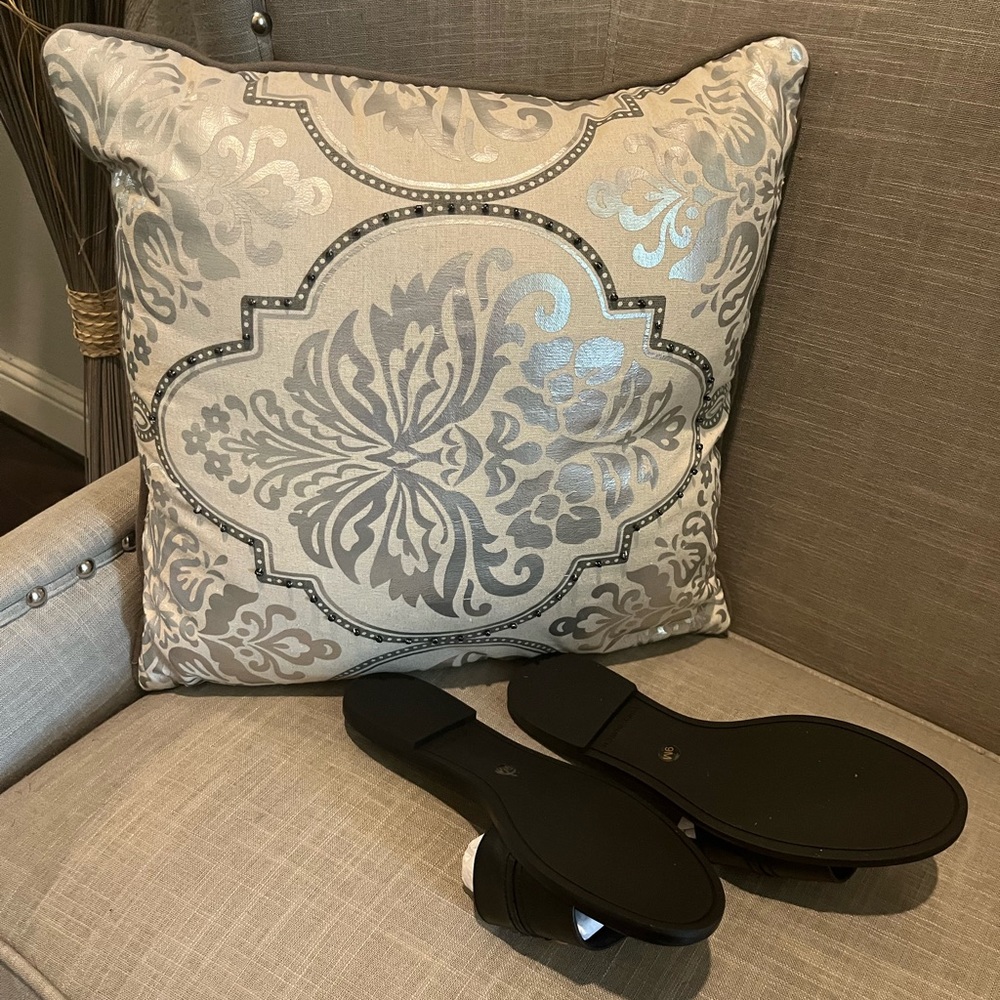New, never worn, Tory Burch sandals slides. Box included upon request.